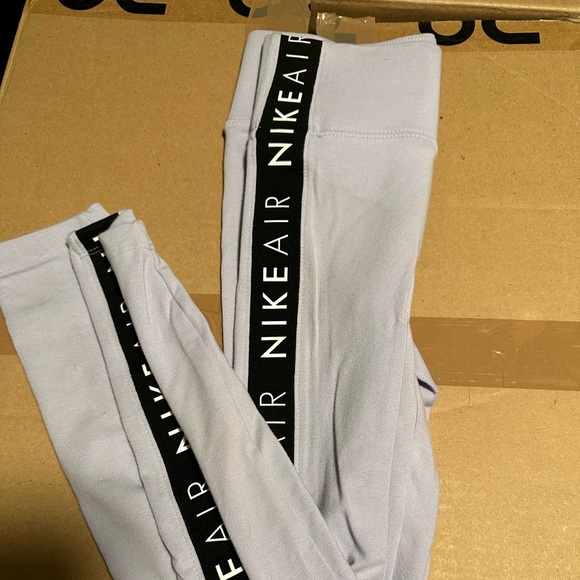 Nike XS light purple matching tracksuit. Crop hoodie and leggings. Both XS - Picture 3 of 3